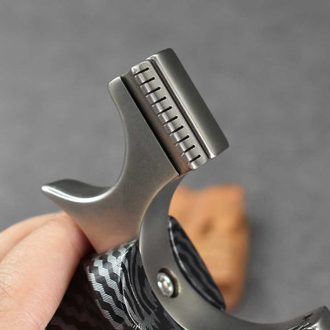 Tirachinas profesional de acero inoxidable y fibra de carbono – Potente, preciso y ergonómico [TIRACHINAS PREMIUM VIP]