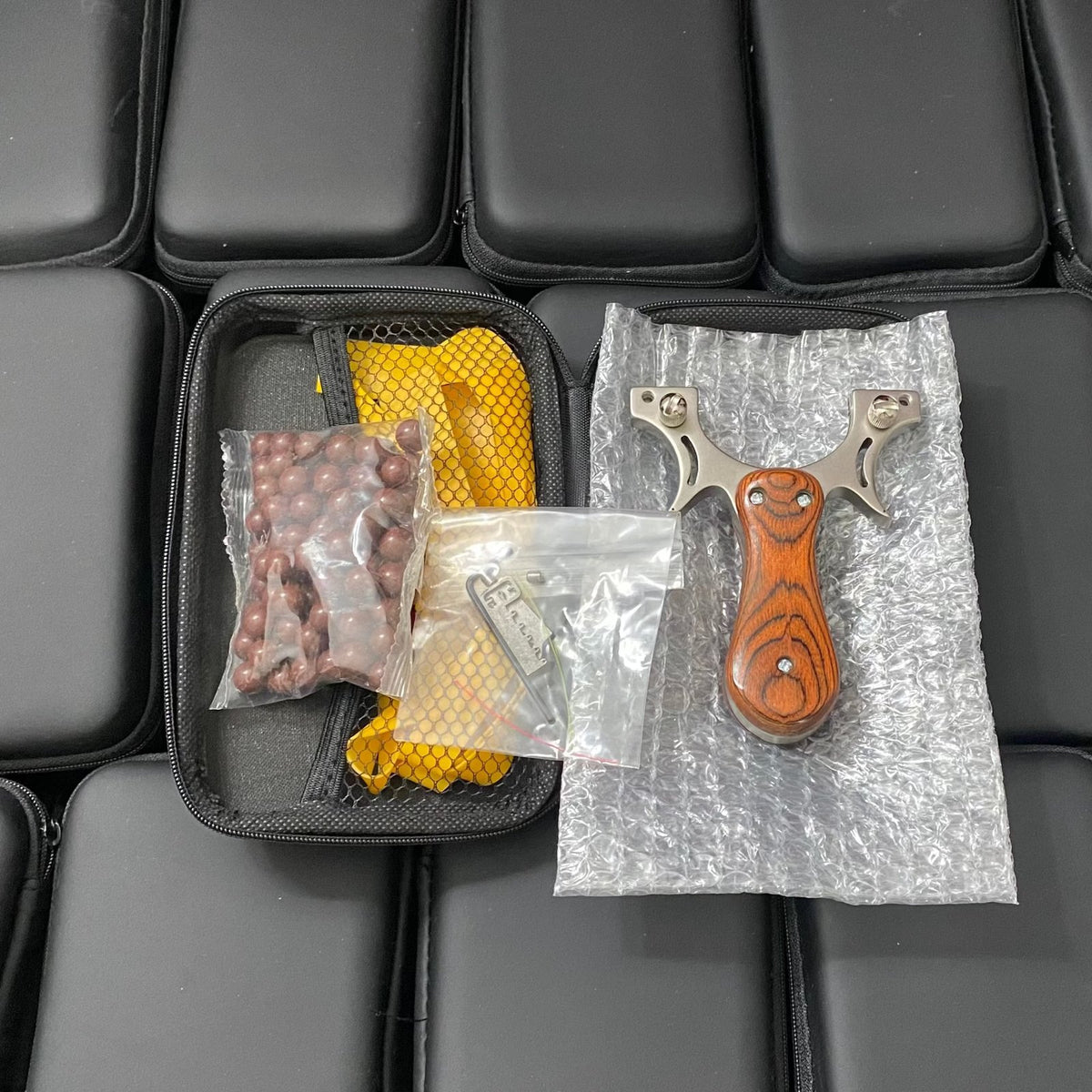 Tirachinas profesional con mango de madera para caza estuche incluido